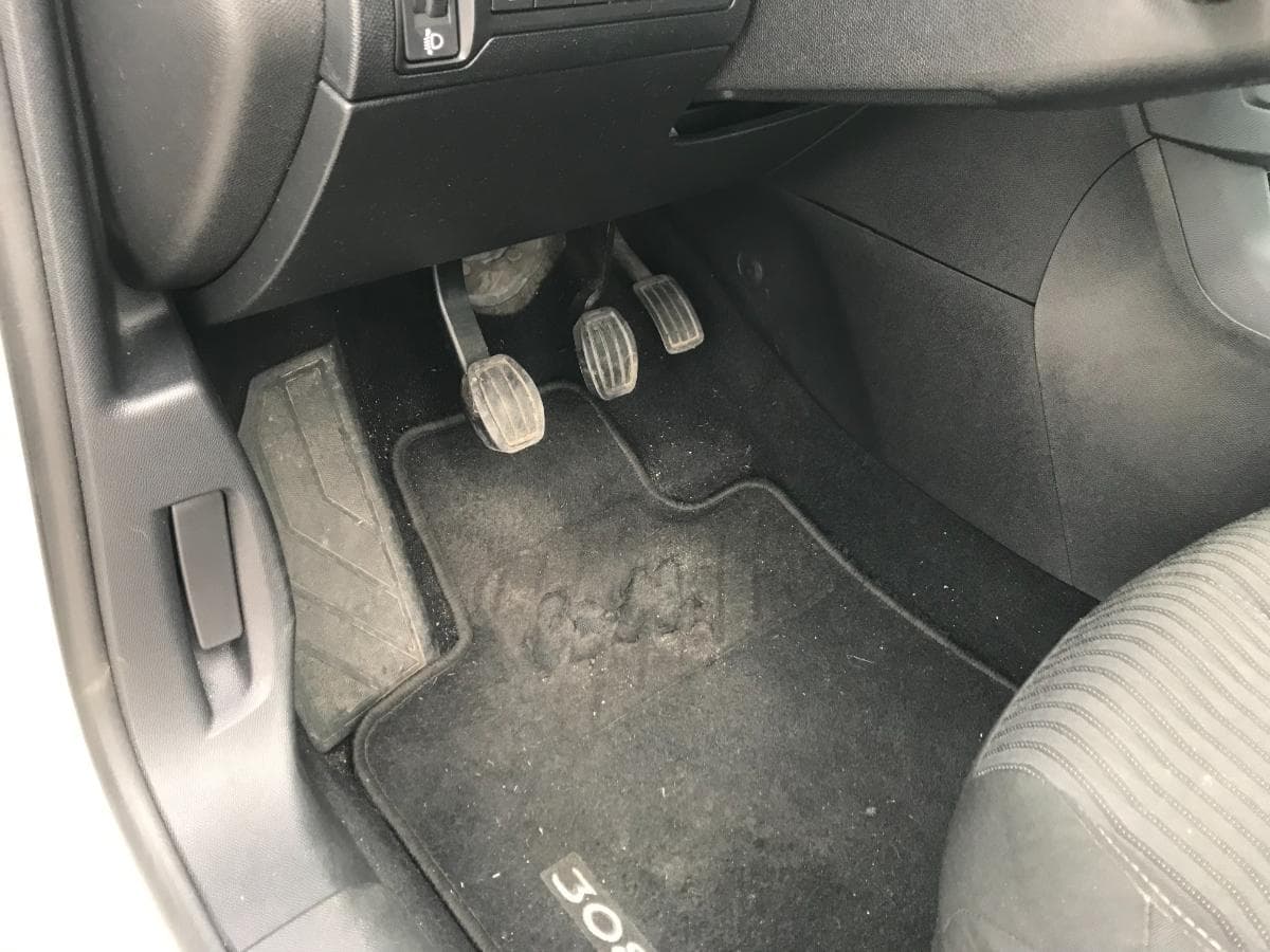 Peugeot 308 1.6 Blue HDI · Ano 2014 — imagem 27