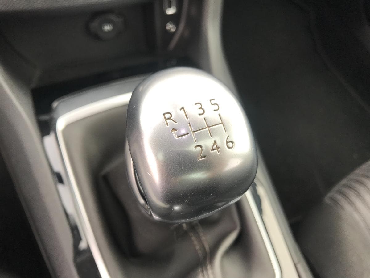 Peugeot 308 1.6 Blue HDI · Ano 2014 — imagem 28
