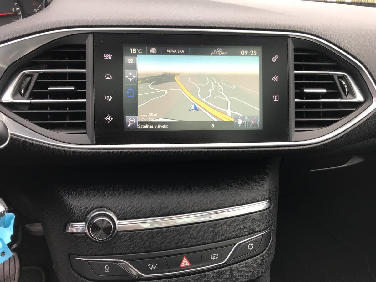 Peugeot 308 1.6 Blue HDI · Ano 2014 — imagem 30