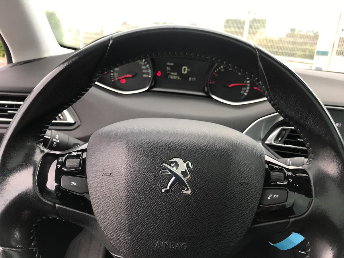 Peugeot 308 1.6 Blue HDI · Ano 2014 — imagem 31