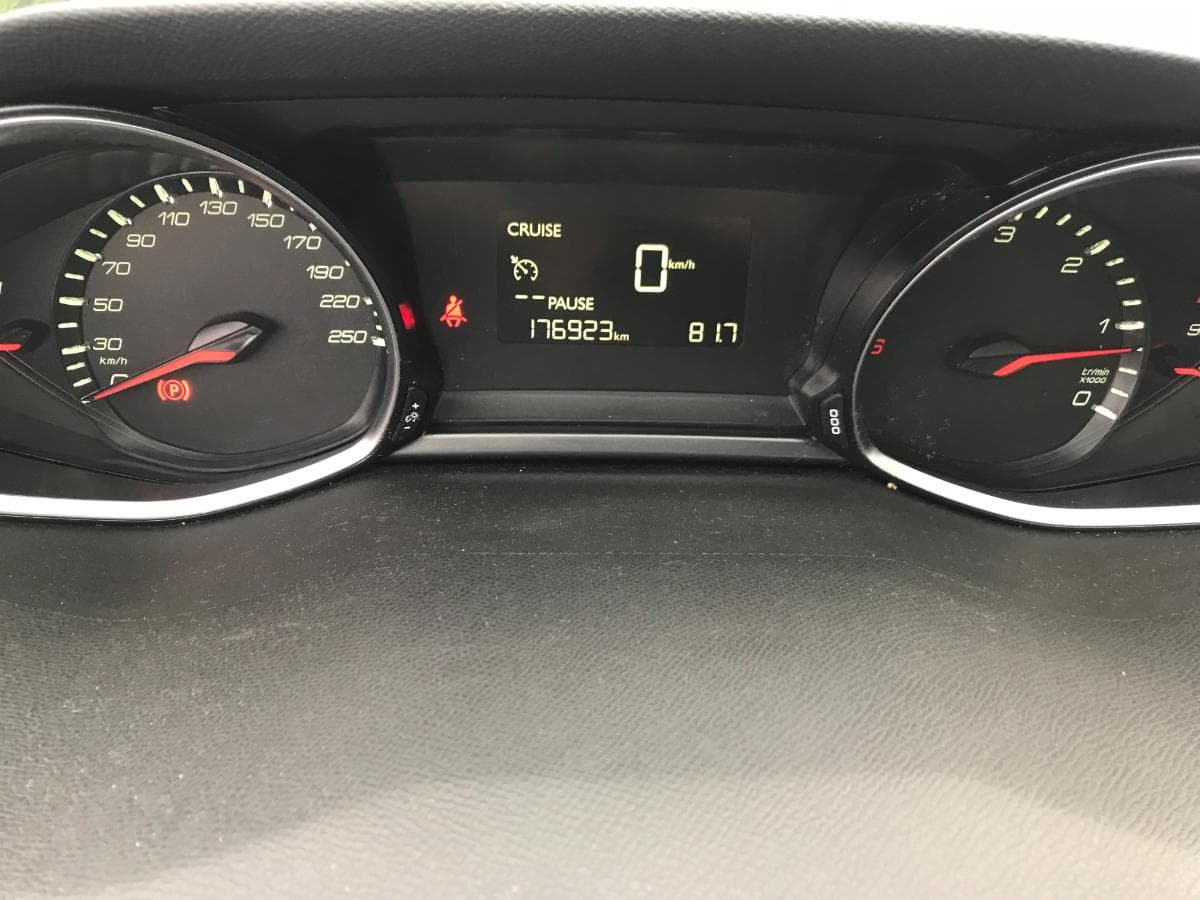Peugeot 308 1.6 Blue HDI · Ano 2014 — imagem 33