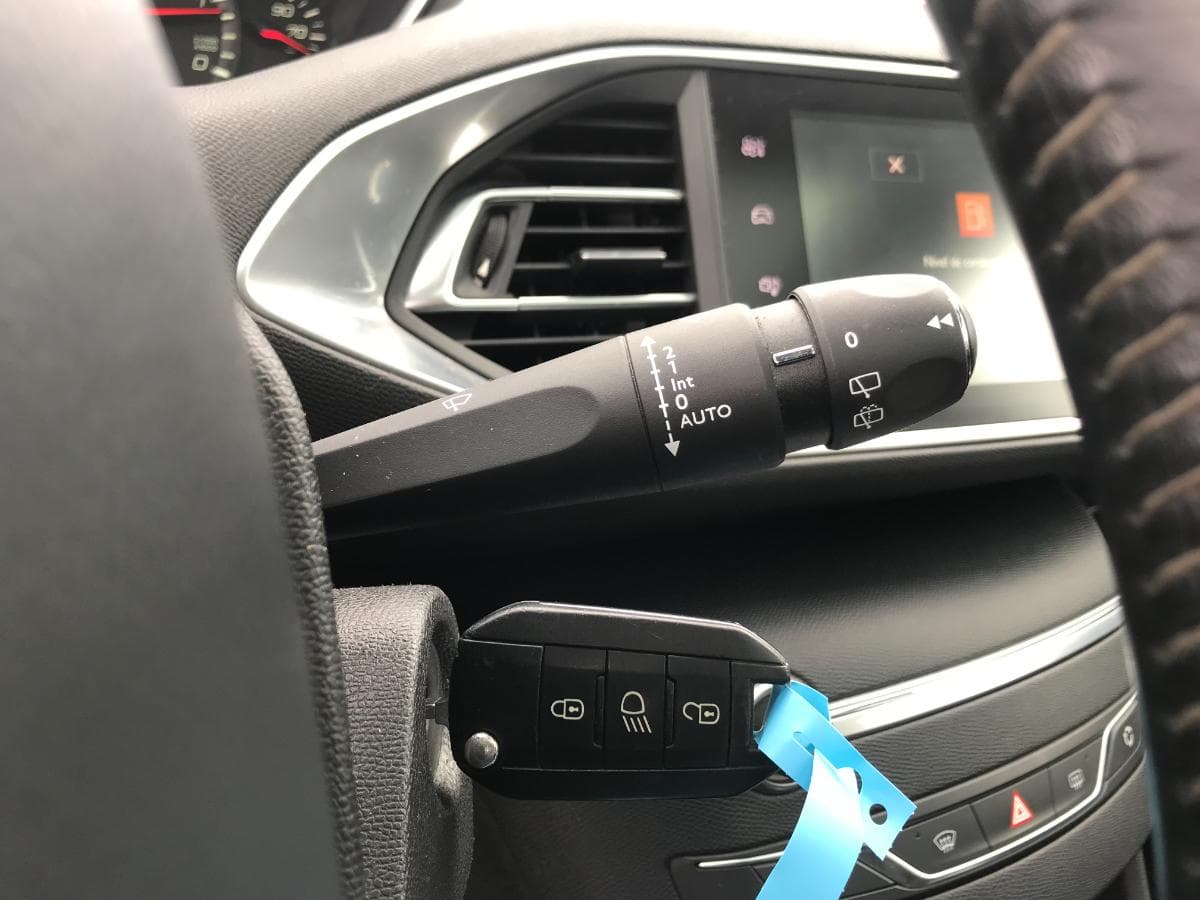 Peugeot 308 1.6 Blue HDI · Ano 2014 — imagem 34