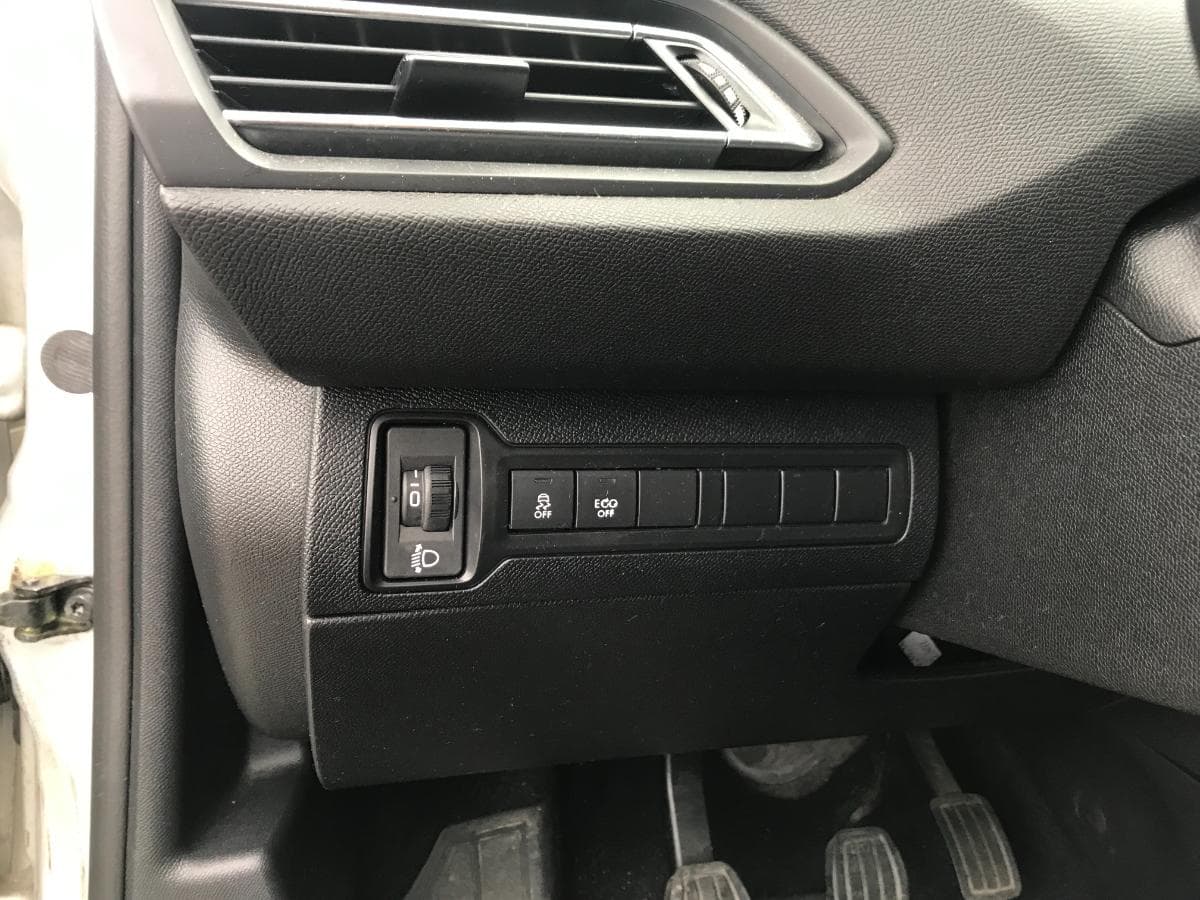 Peugeot 308 1.6 Blue HDI · Ano 2014 — imagem 35
