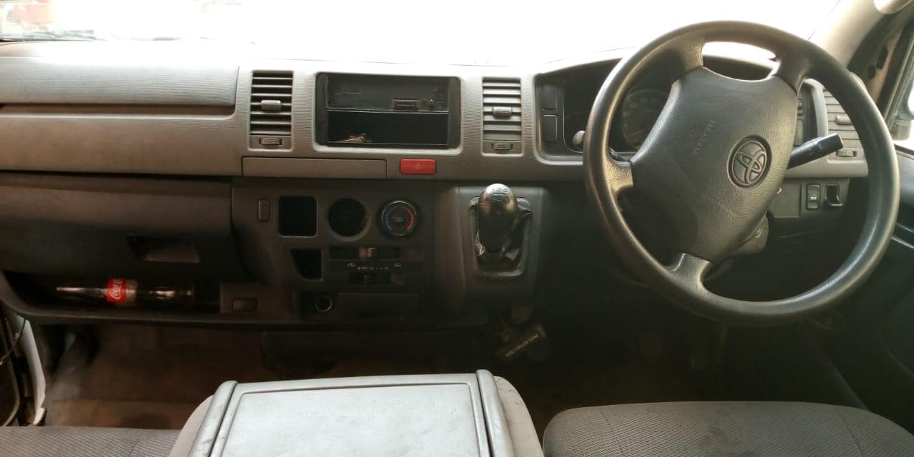 Toyota Hiace · — image 5