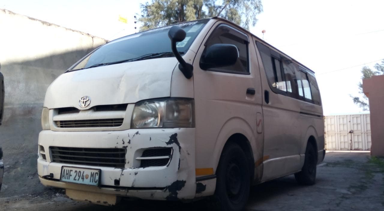 Toyota Hiace ·
