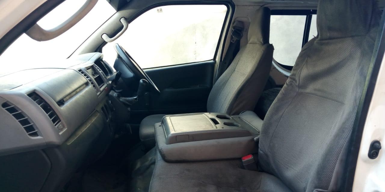 Toyota Hiace · — image 6