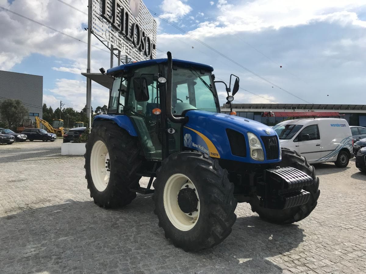 Trator Agrícola New Holland T5070 · Ano 2014 — imagen 1