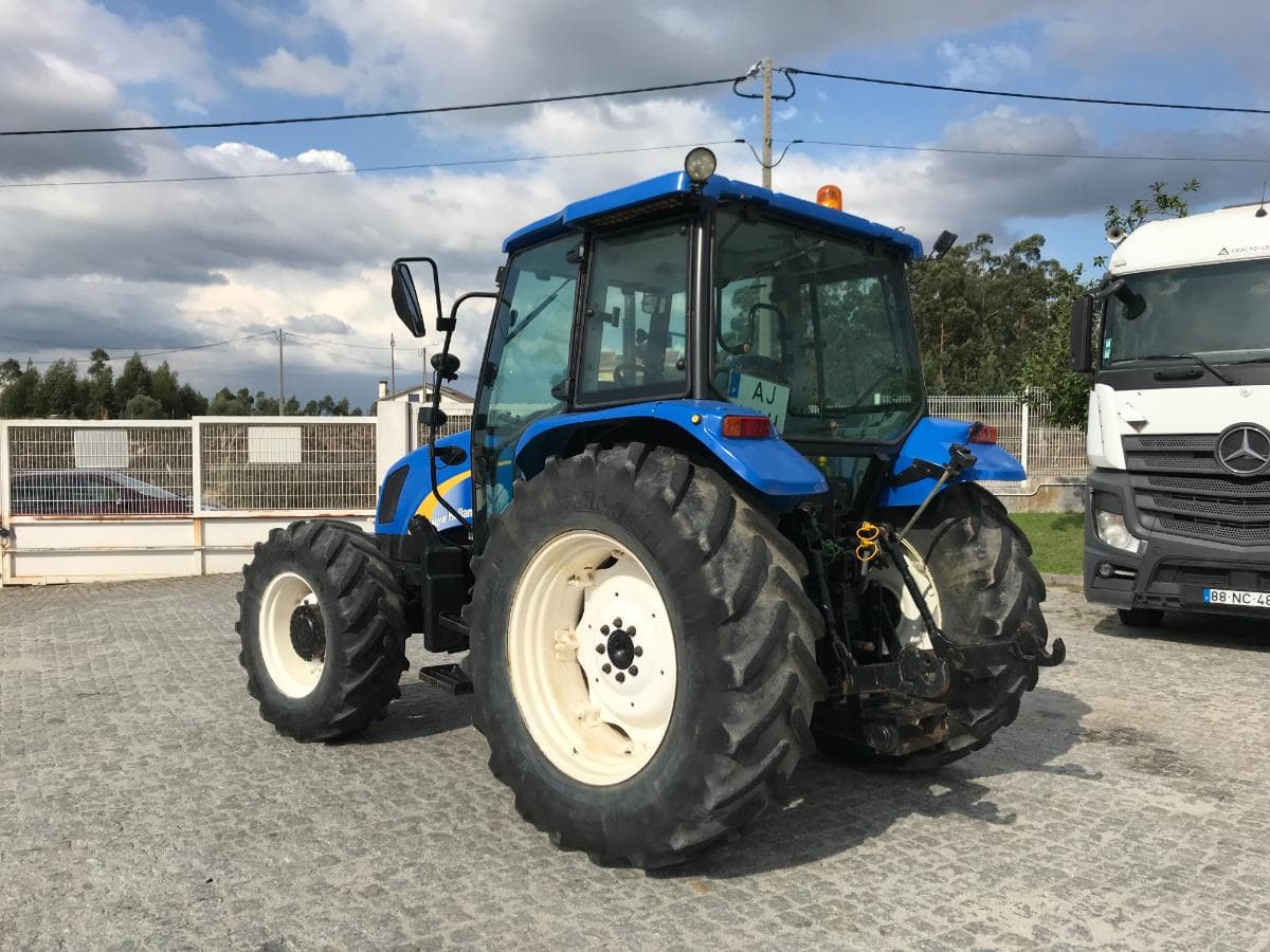 Trator Agrícola New Holland T5070 · Ano 2014 — imagen 3
