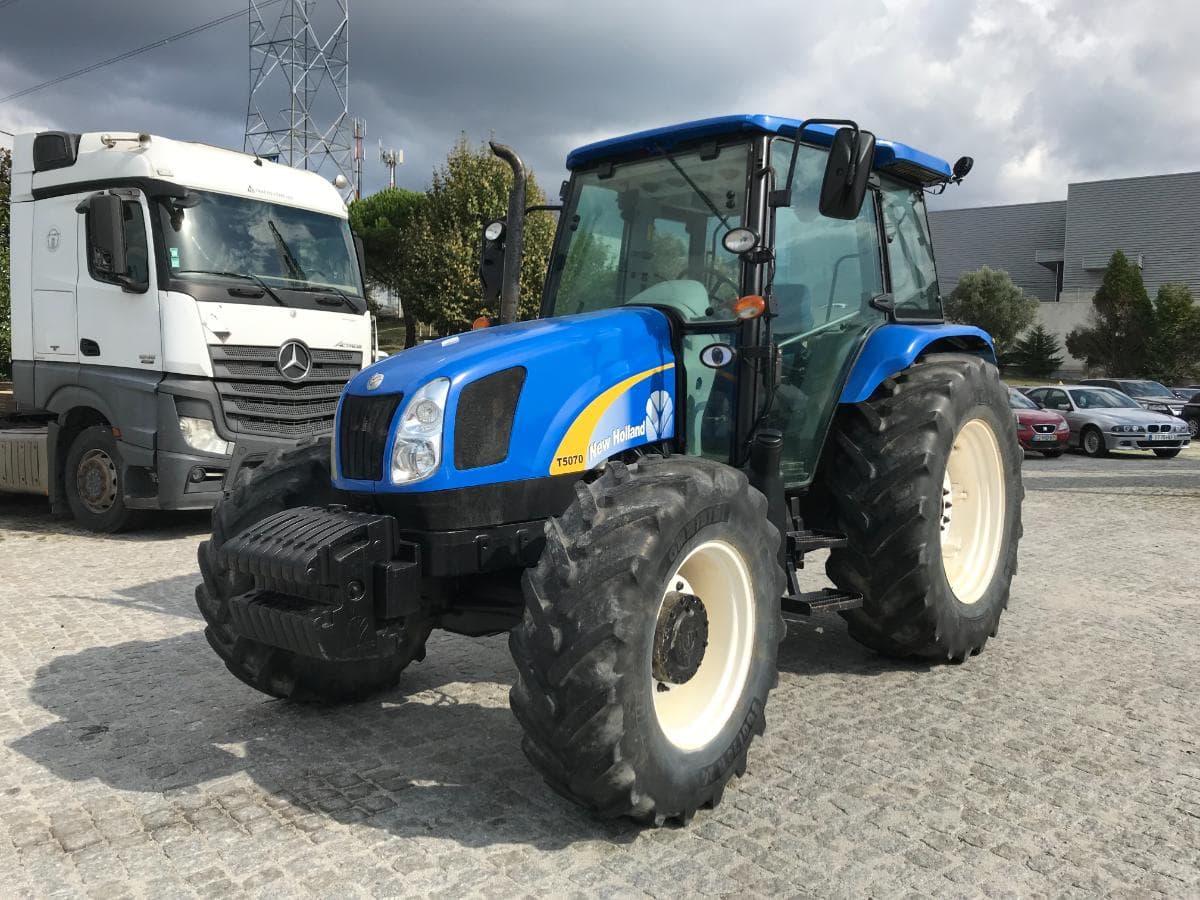 Trator Agrícola New Holland T5070 · Ano 2014 — imagen 2