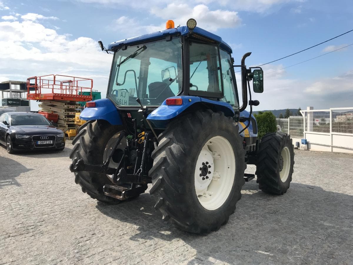 Trator Agrícola New Holland T5070 · Ano 2014 — imagen 4