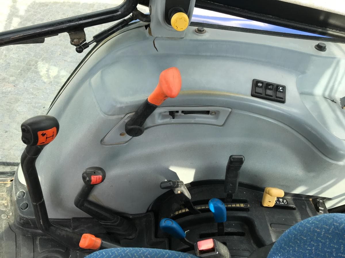 Trator Agrícola New Holland T5070 · Ano 2014 — imagen 6