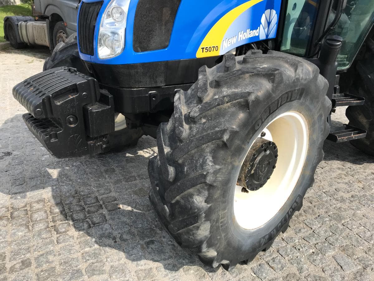 Trator Agrícola New Holland T5070 · Ano 2014 — imagen 8
