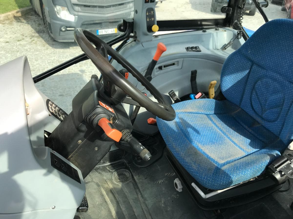 Trator Agrícola New Holland T5070 · Ano 2014 — imagen 9