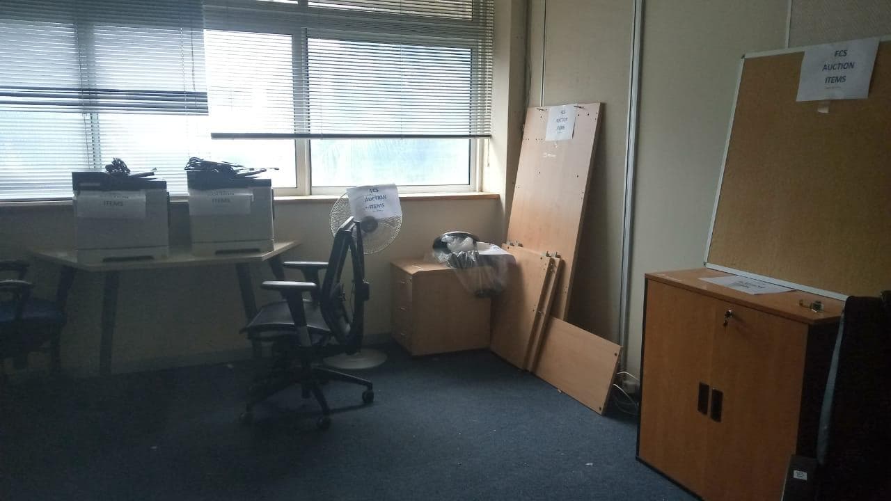 Mobiliário de escritório ·