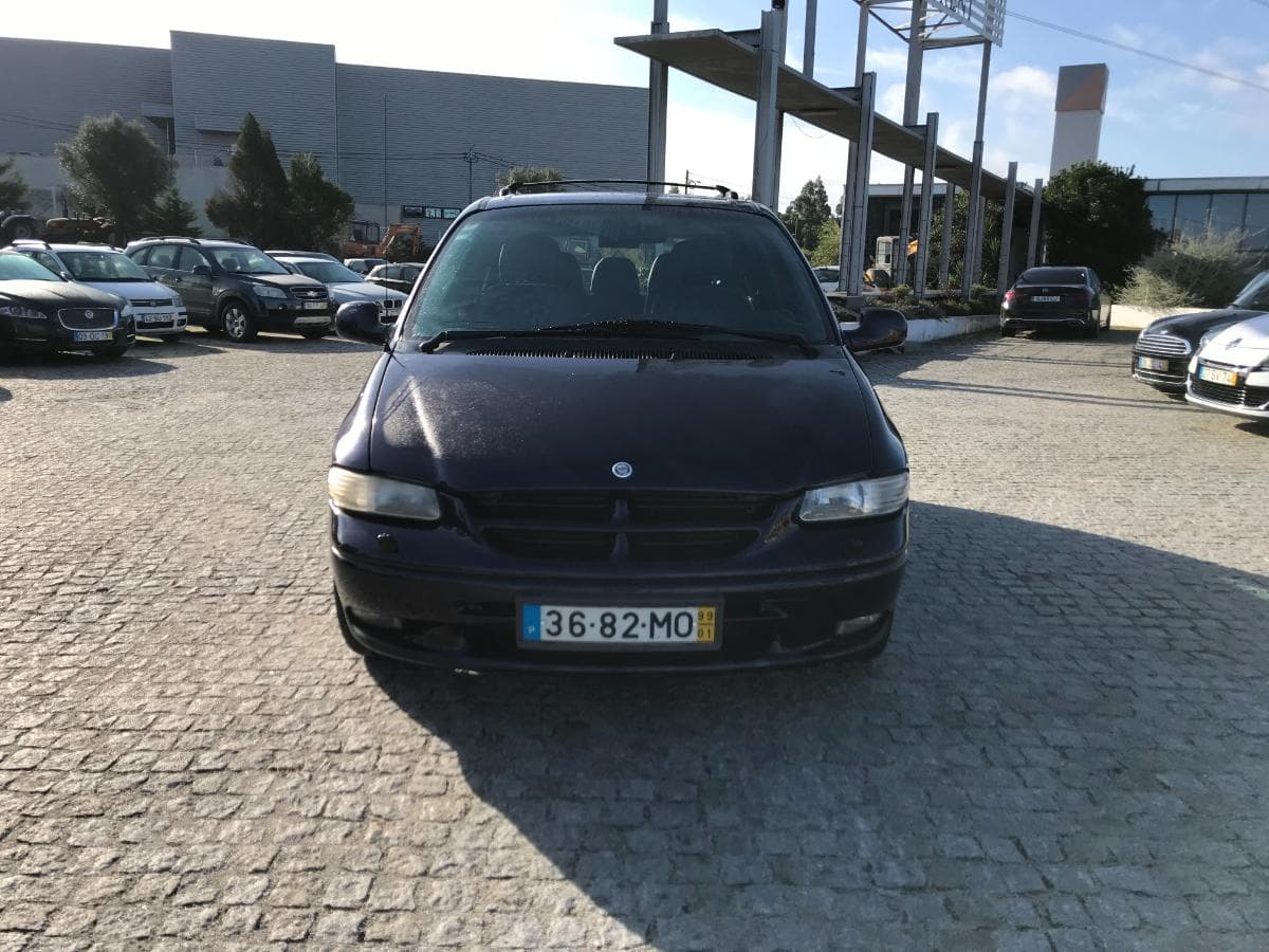Chrysler Voyager 2.5 TD · Ao 1999 — image 2