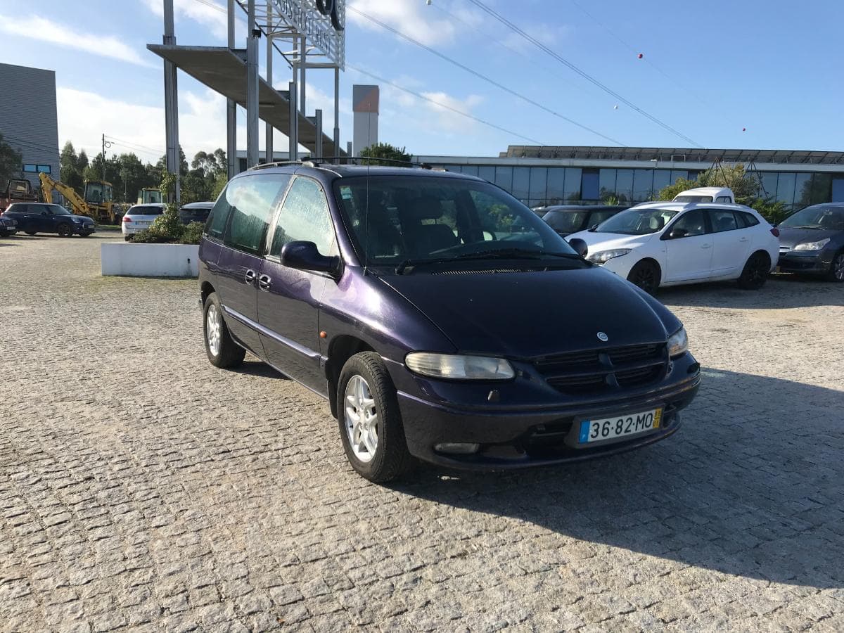 Chrysler Voyager 2.5 TD · Ao 1999 — image 1