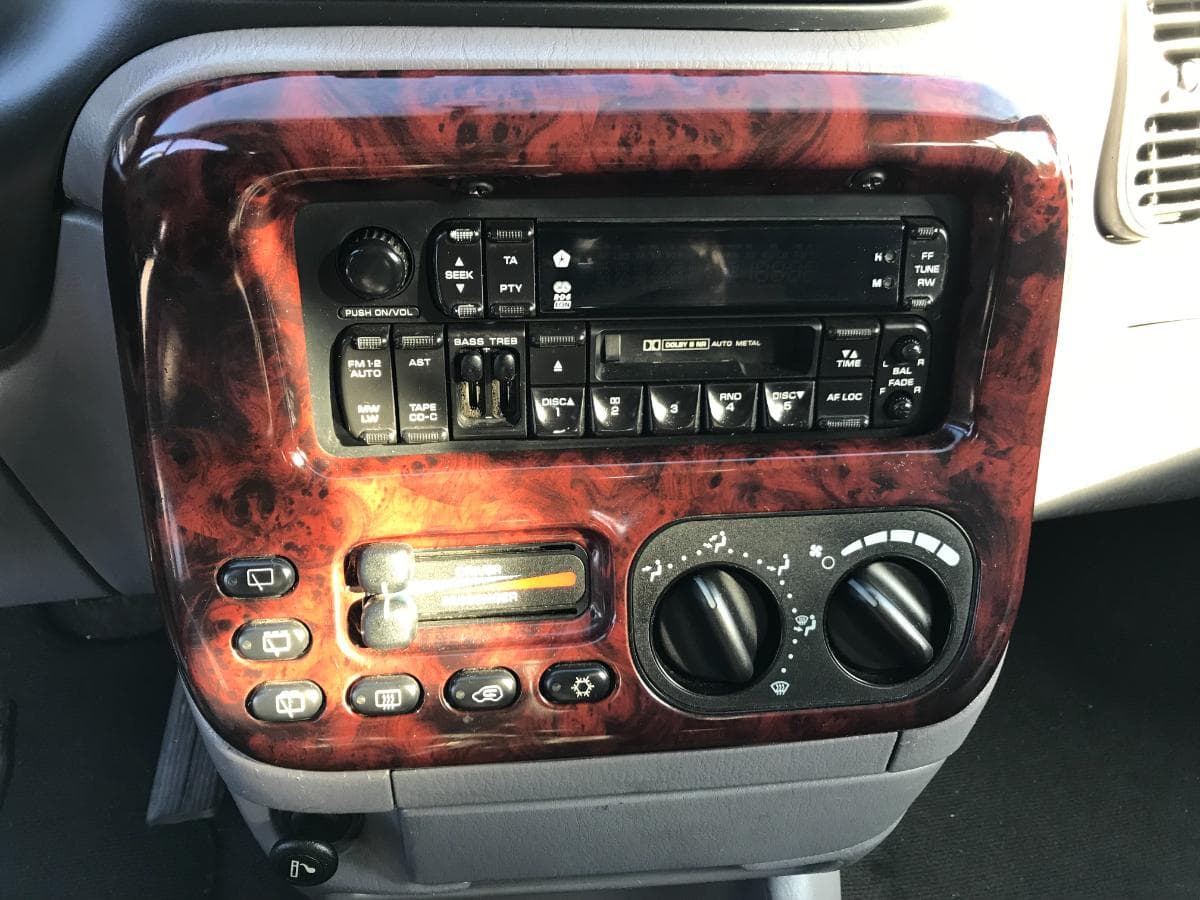 Chrysler Voyager 2.5 TD · Ao 1999 — image 31