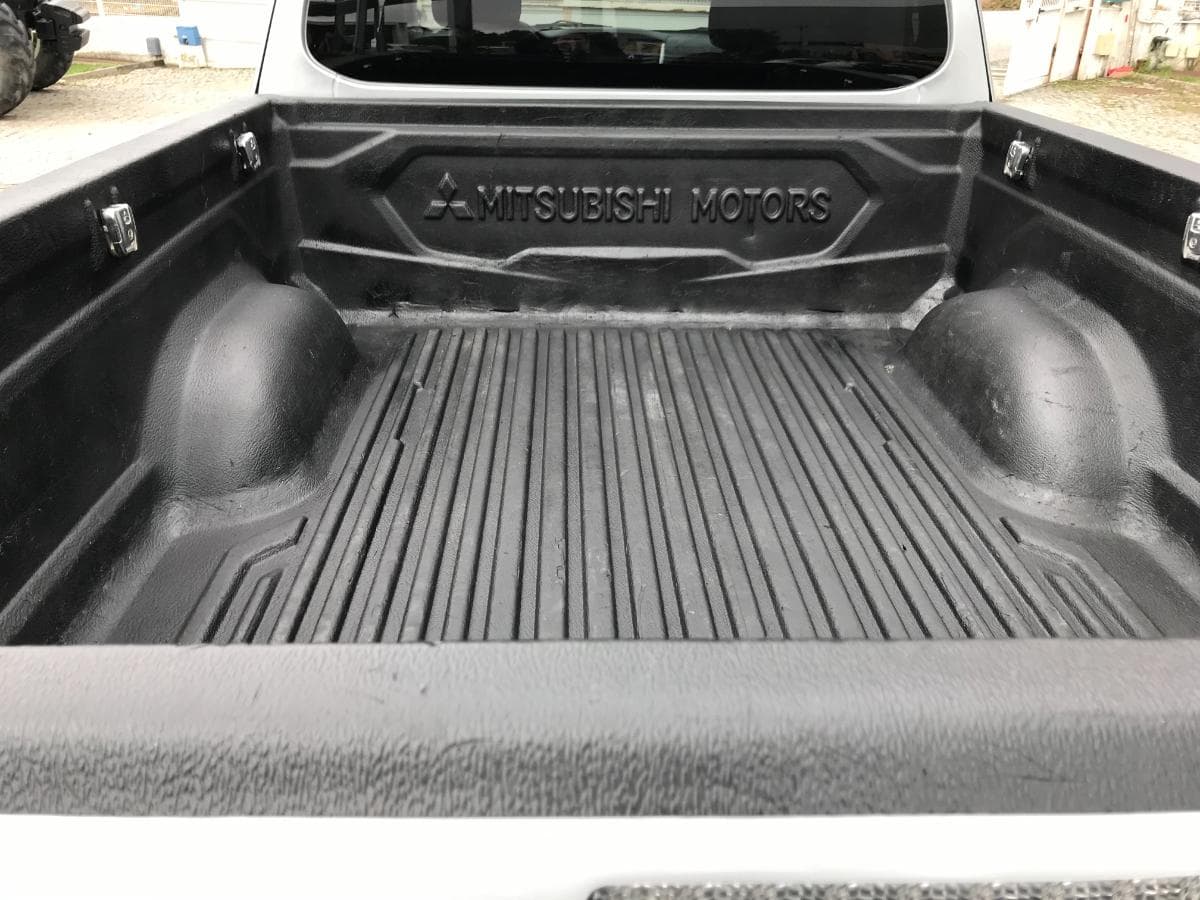 Mitsubishi Strakar L200 4x4 2.4 · Ano 2015 — imagem 8