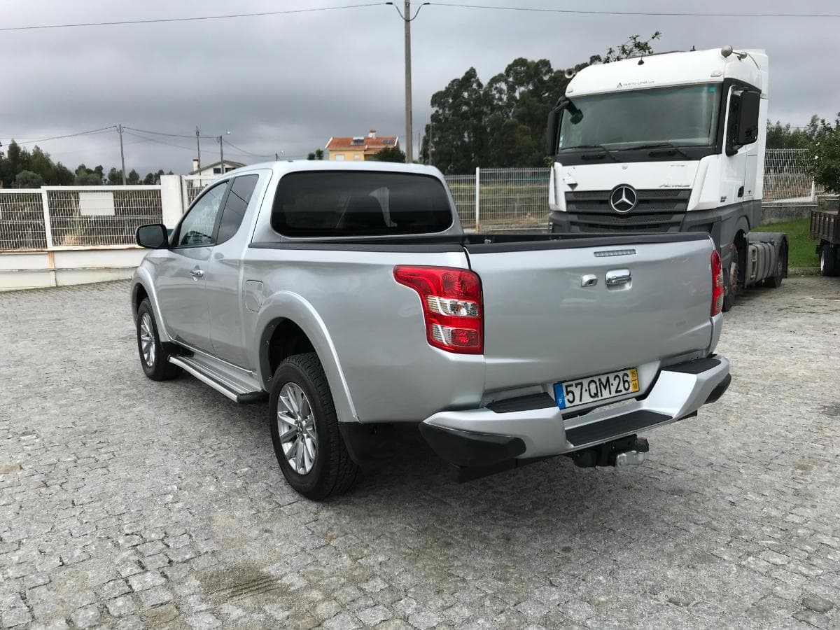 Mitsubishi Strakar L200 4x4 2.4 · Ano 2015 — imagem 10