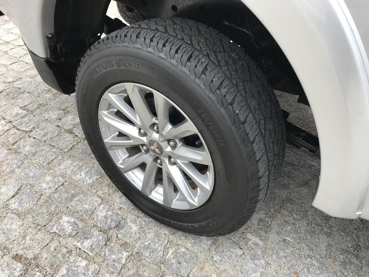 Mitsubishi Strakar L200 4x4 2.4 · Ano 2015 — imagem 14