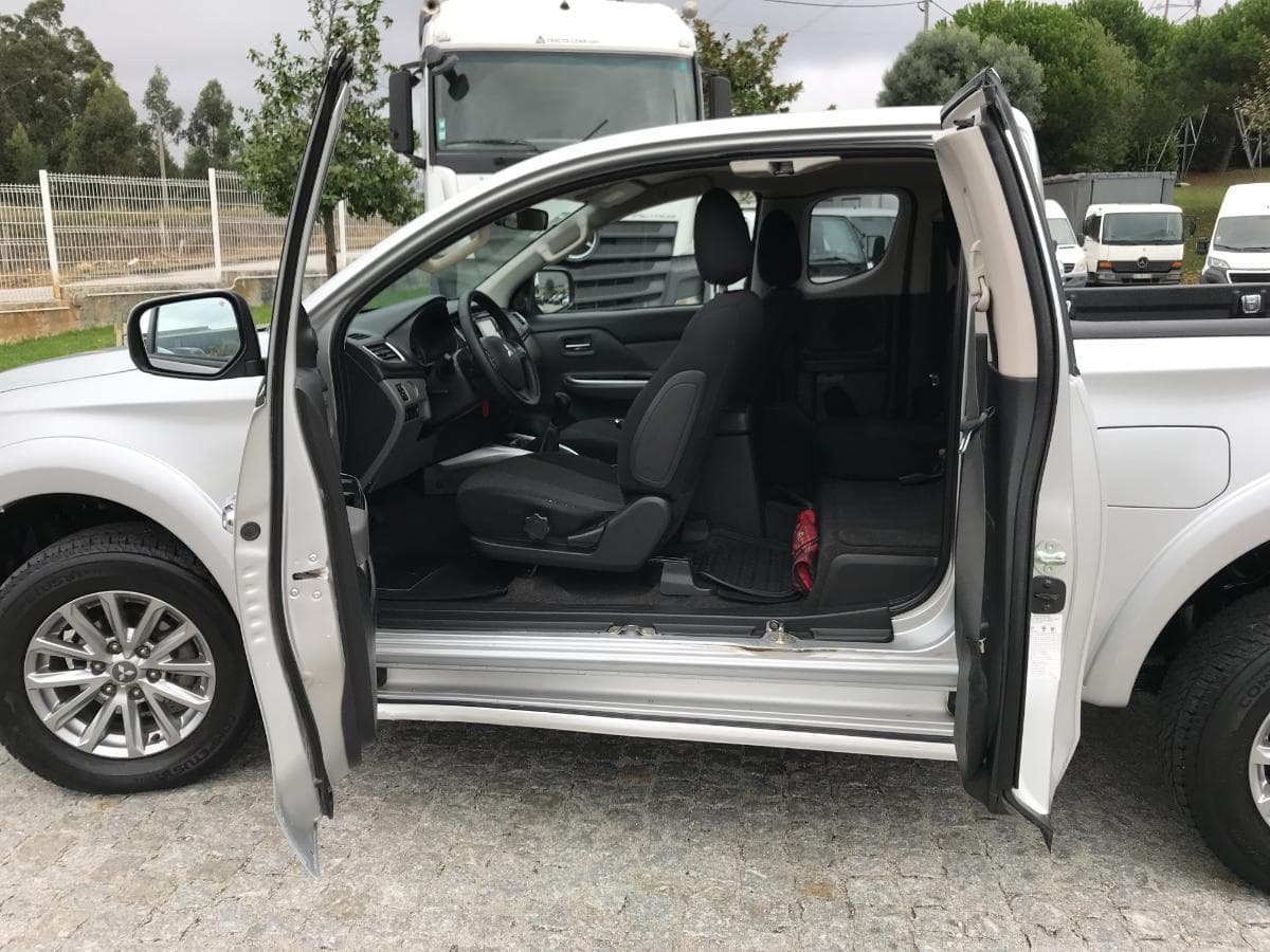 Mitsubishi Strakar L200 4x4 2.4 · Ano 2015 — imagem 23