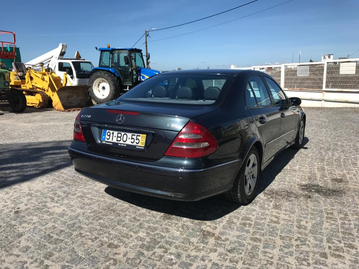 Mercedes-Benz E220 CDI · Ano 2003 — imagem 10