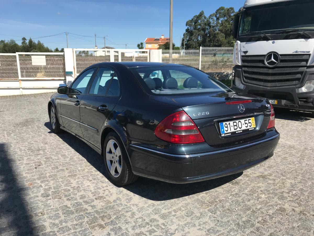 Mercedes-Benz E220 CDI · Ano 2003 — imagem 6