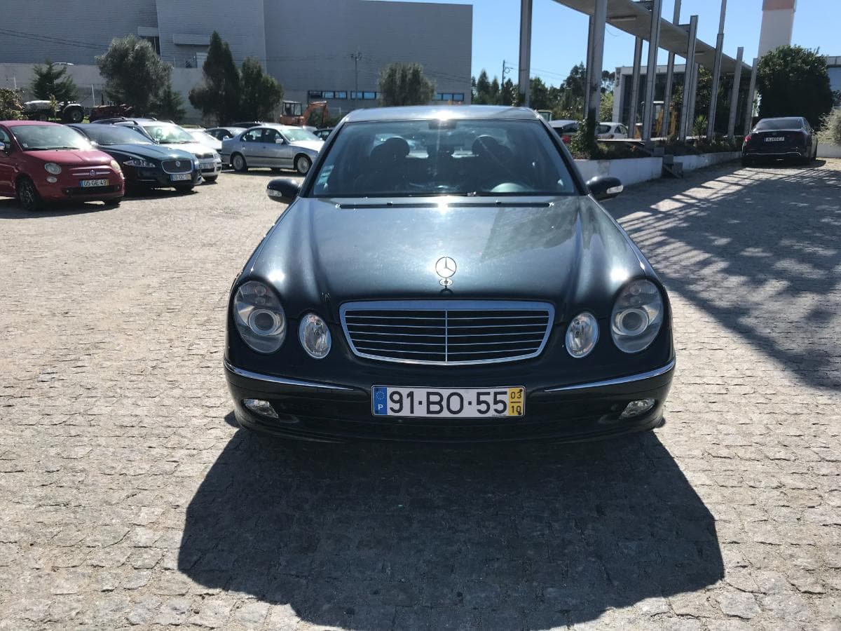 Mercedes-Benz E220 CDI · Ano 2003 — imagem 2