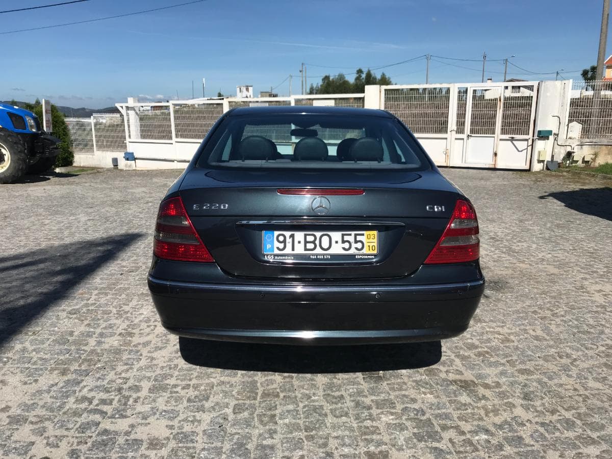 Mercedes-Benz E220 CDI · Ano 2003 — imagem 7