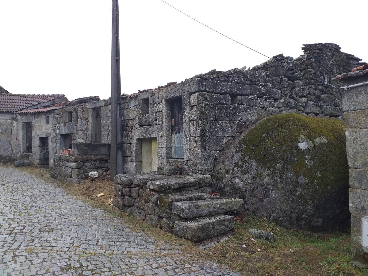 Moradias p/ Recuperação · Moimenta da Beira — image 23