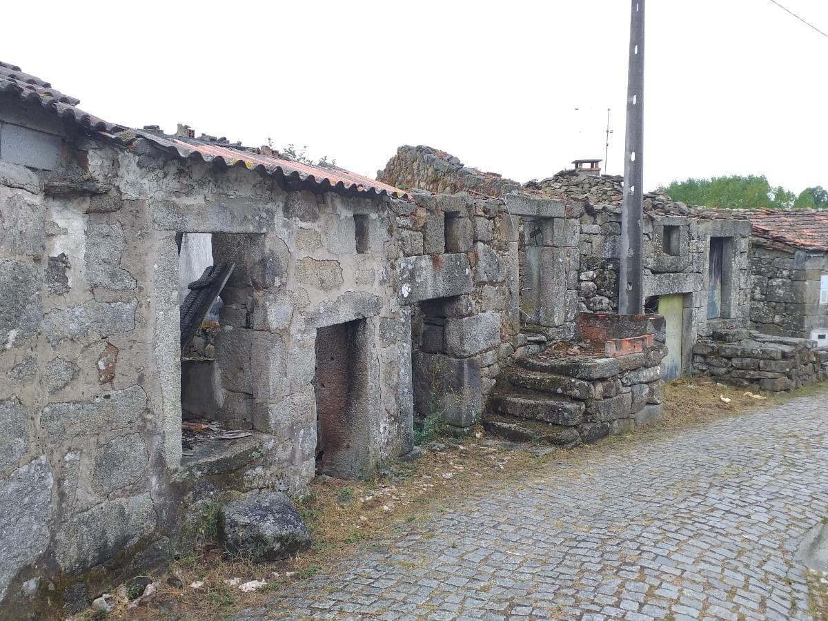 Moradias p/ Recuperação · Moimenta da Beira — image 20