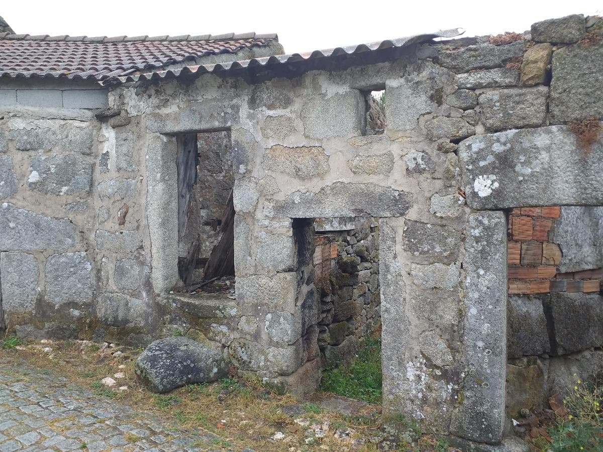 Moradias p/ Recuperação · Moimenta da Beira — image 5