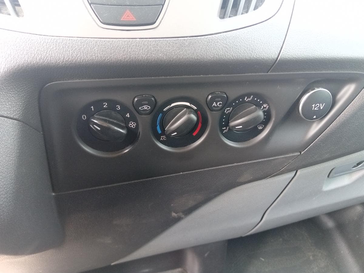 Ford Transit Custom 2.2 TDCI · Ano 2016 — imagen 25