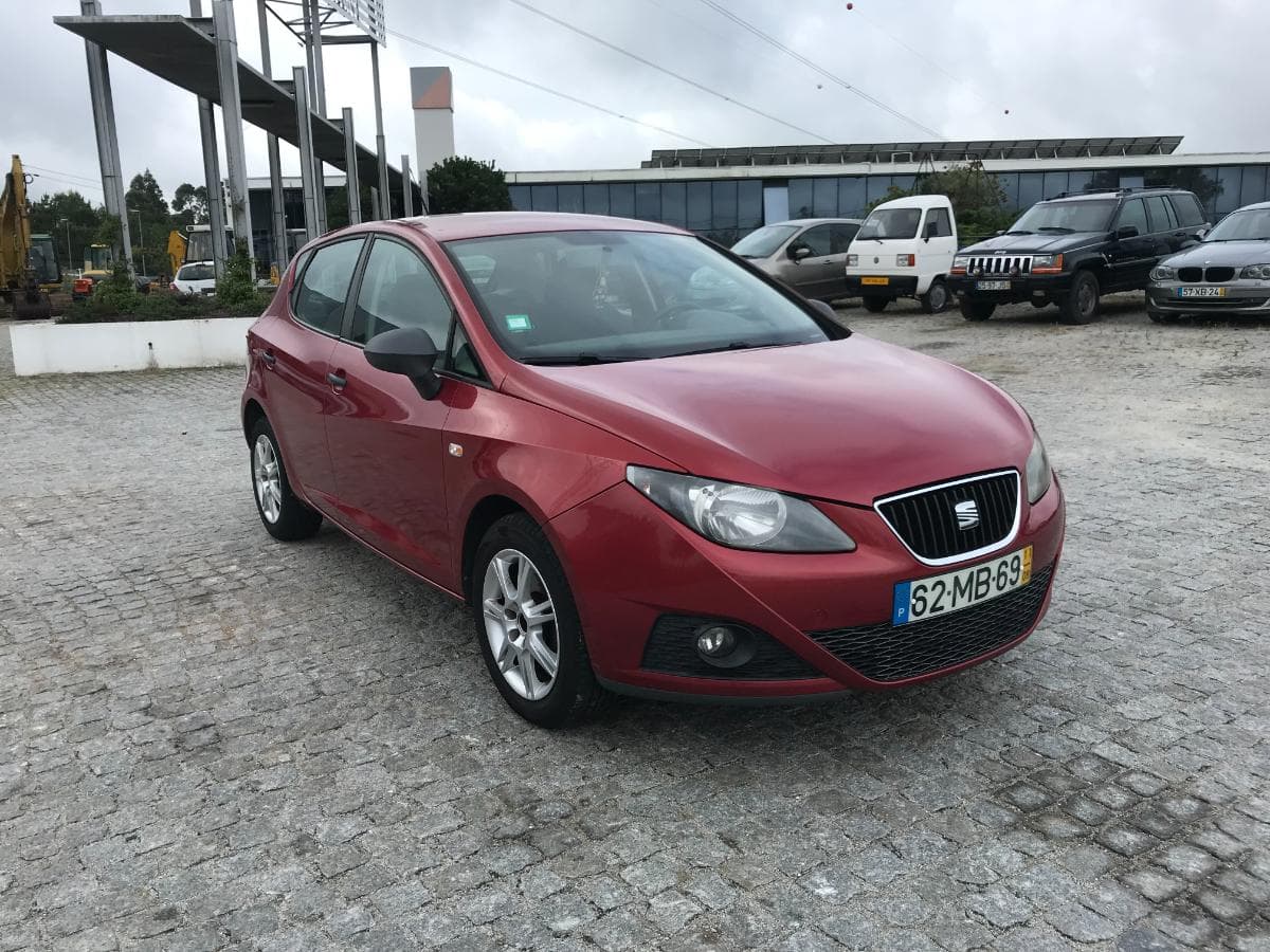 Seat Ibiza 1.2 TDI · Ano 2011 — imagem 1