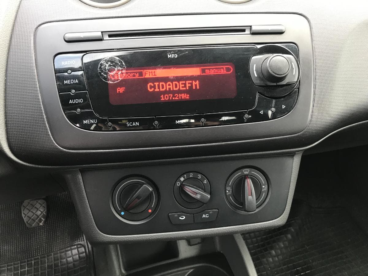 Seat Ibiza 1.2 TDI · Ano 2011 — imagem 22