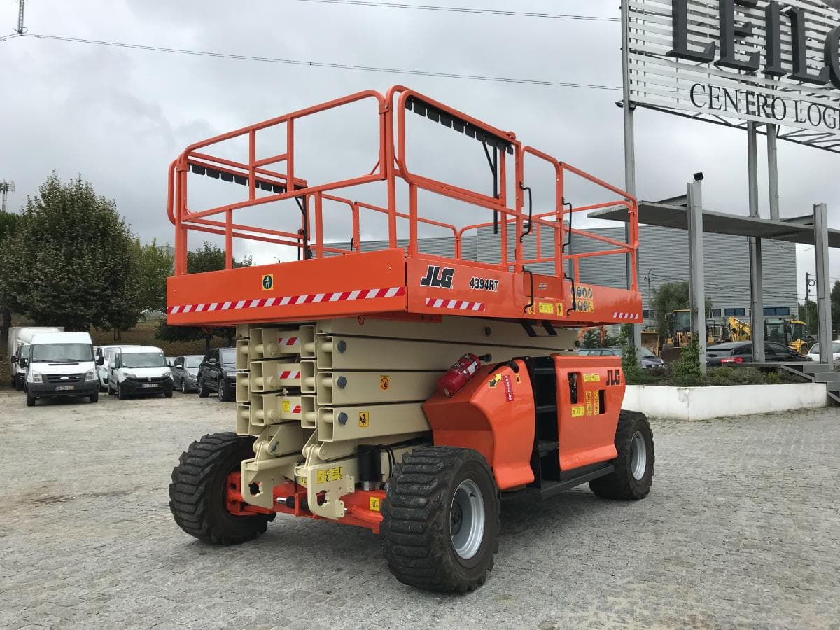 Plataforma Elevatória JLG 4394RT · Ano 2009 — imagem 1