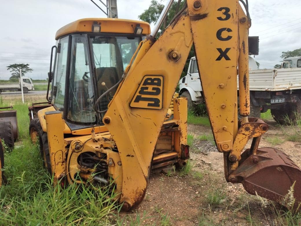 Retroescavadora JCB · — imagem 3