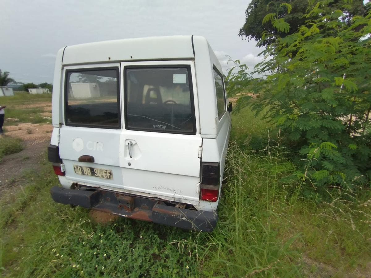 NISSAN · — imagem 3