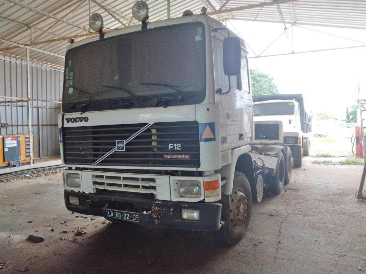VOLVO F12 · — imagem 1