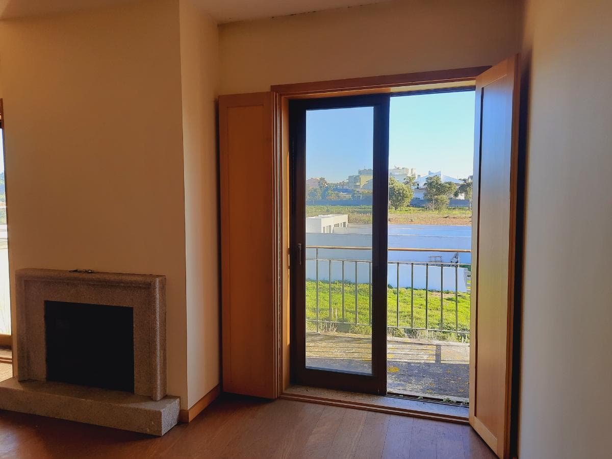 Apartamento T2 c/ Lugar de Garagem e Arrumos · Vila Nova de Gaia — image 10