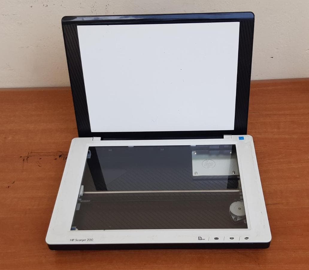 HP scanjet 200 ·