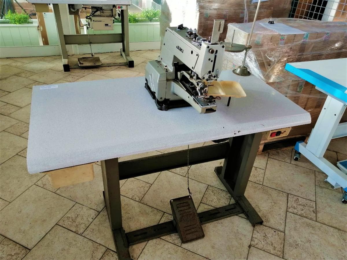 Máquina de coser botones Juki — imagen 2
