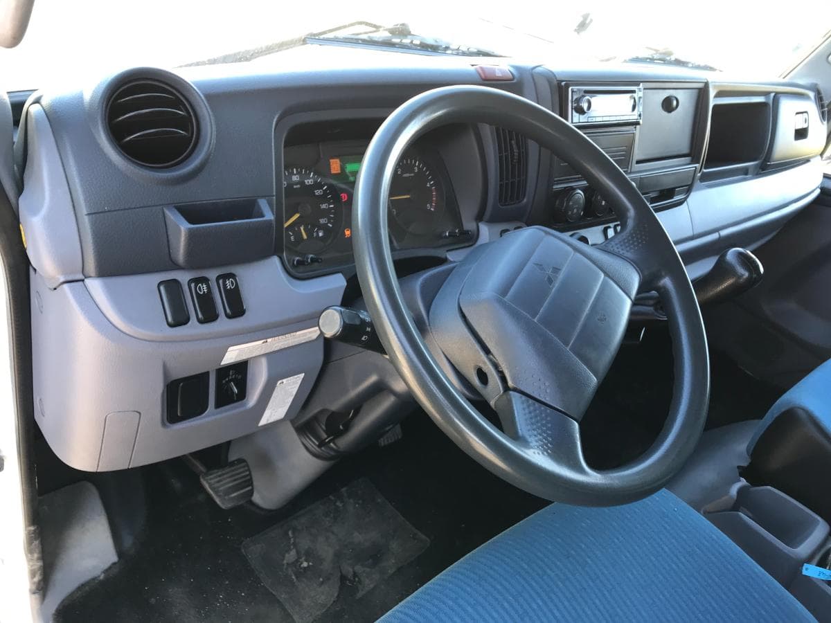 Mitsubishi Canter Fuso 3C13 · Ano 2014 — imagem 17