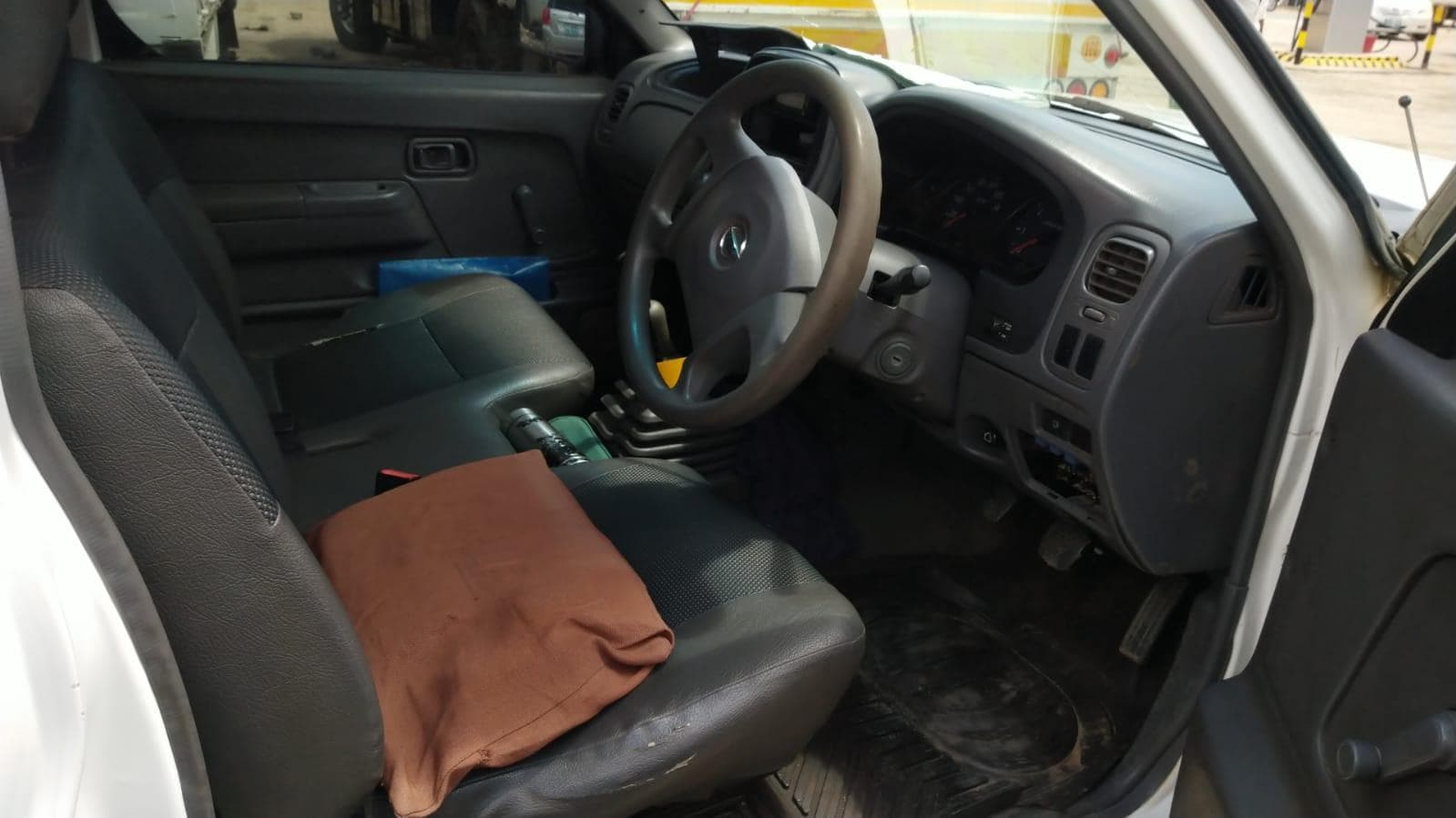 Nissan Hard Body NP300 · — image 3