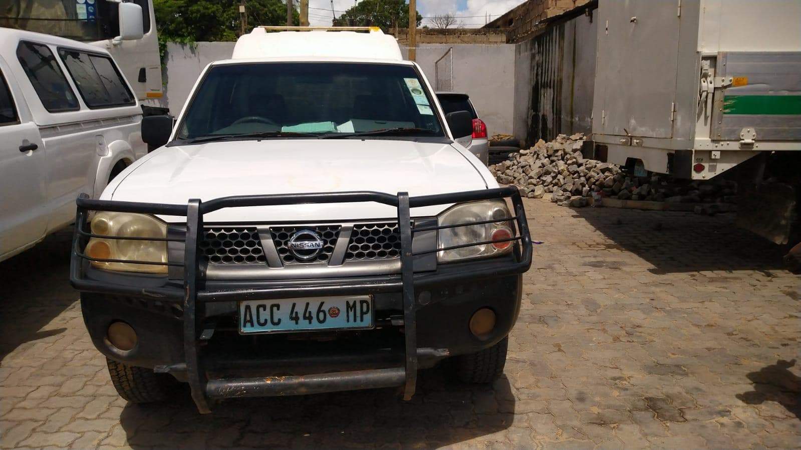 Nissan Hard Body NP300 · — image 9