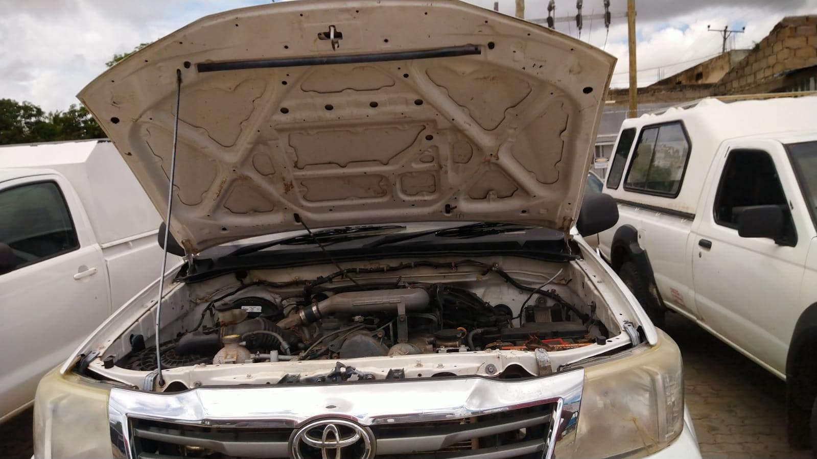 Toyota Hilux · — image 5