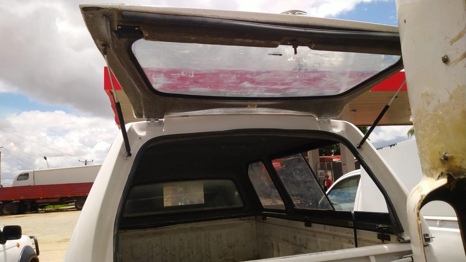 Toyota Hilux · — image 9