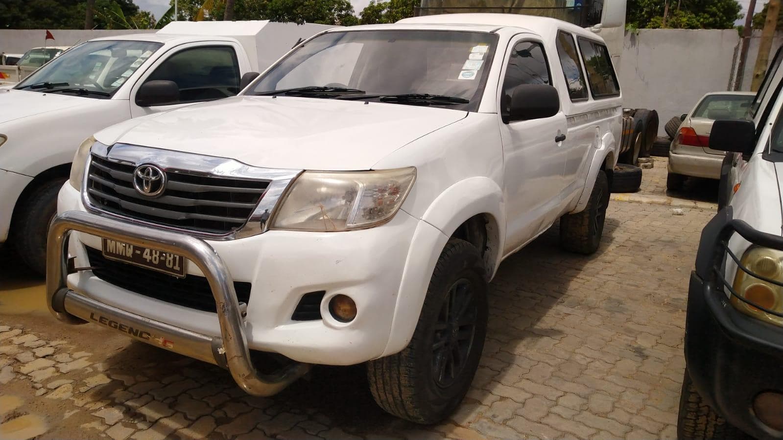 Toyota Hilux ·