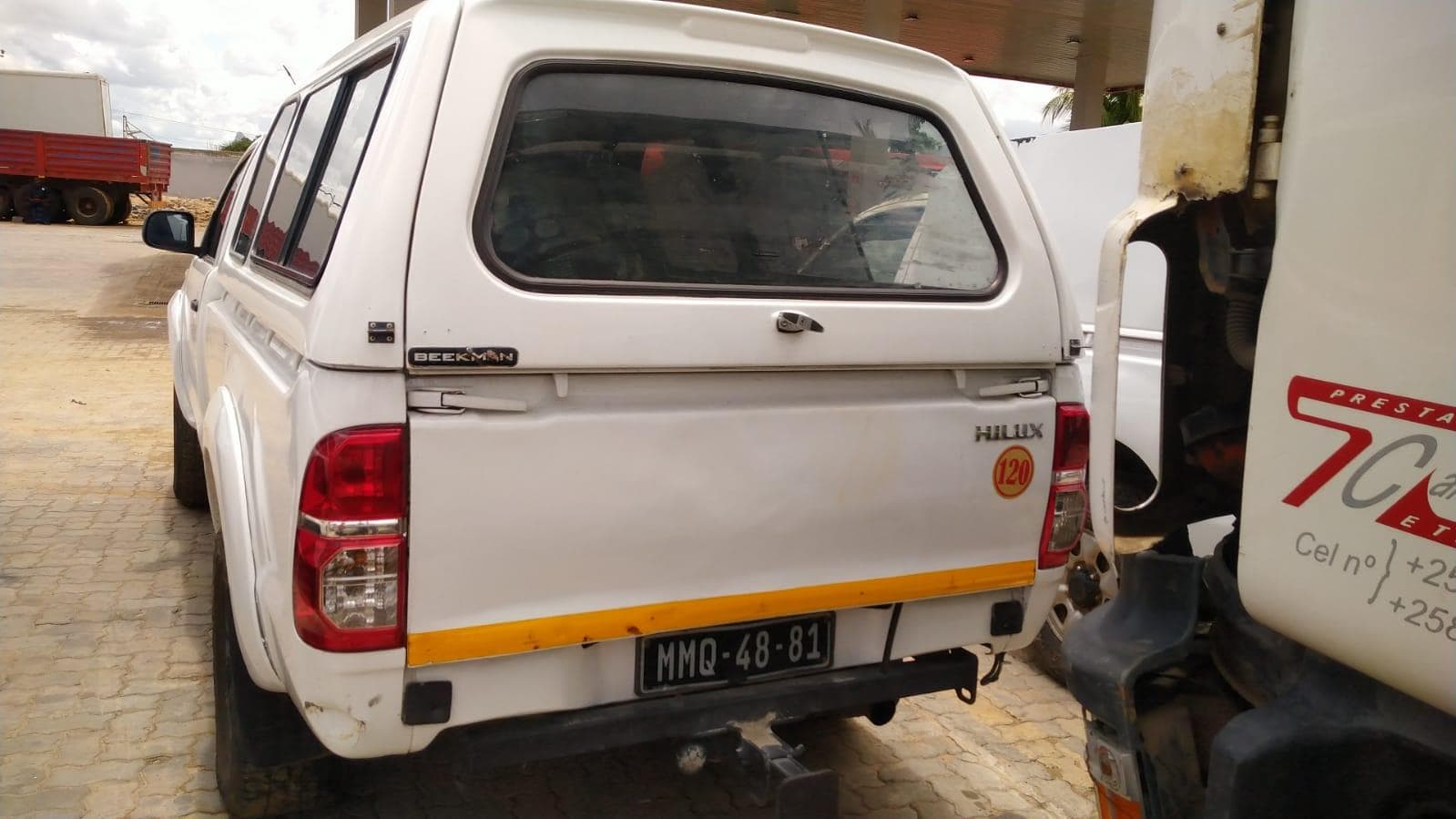 Toyota Hilux · — image 12