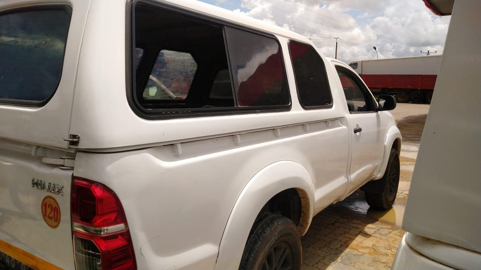 Toyota Hilux · — image 11